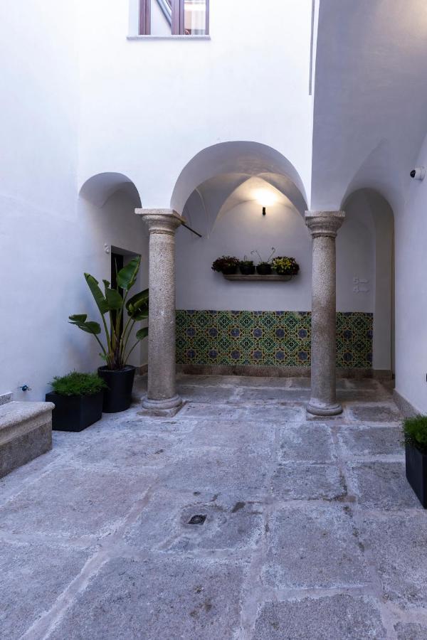 Apartamentos Turisticos De La Bernarda Caces Extérieur photo