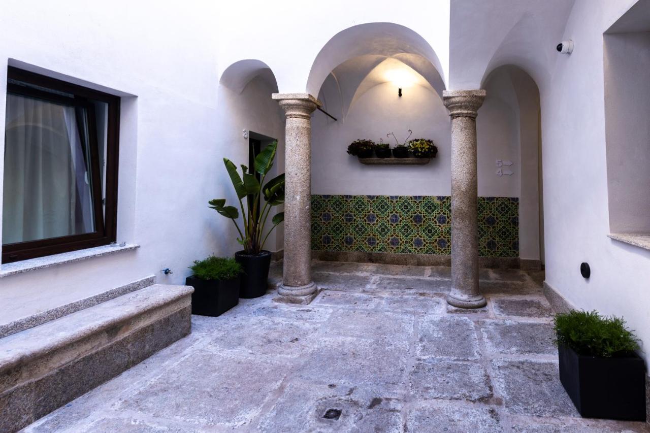 Apartamentos Turisticos De La Bernarda Caces Extérieur photo