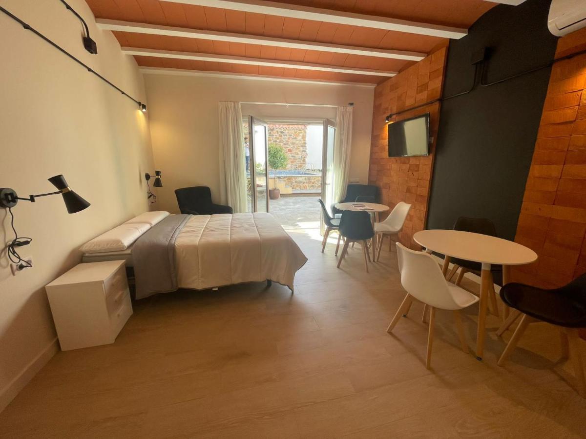 Apartamentos Turisticos De La Bernarda Caces Extérieur photo